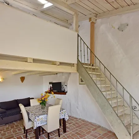Fragola Apartment *