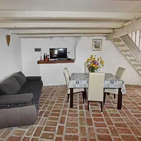 Fragola Apartment