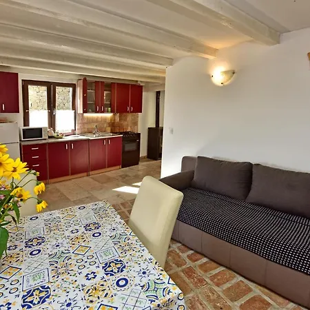Fragola Apartment